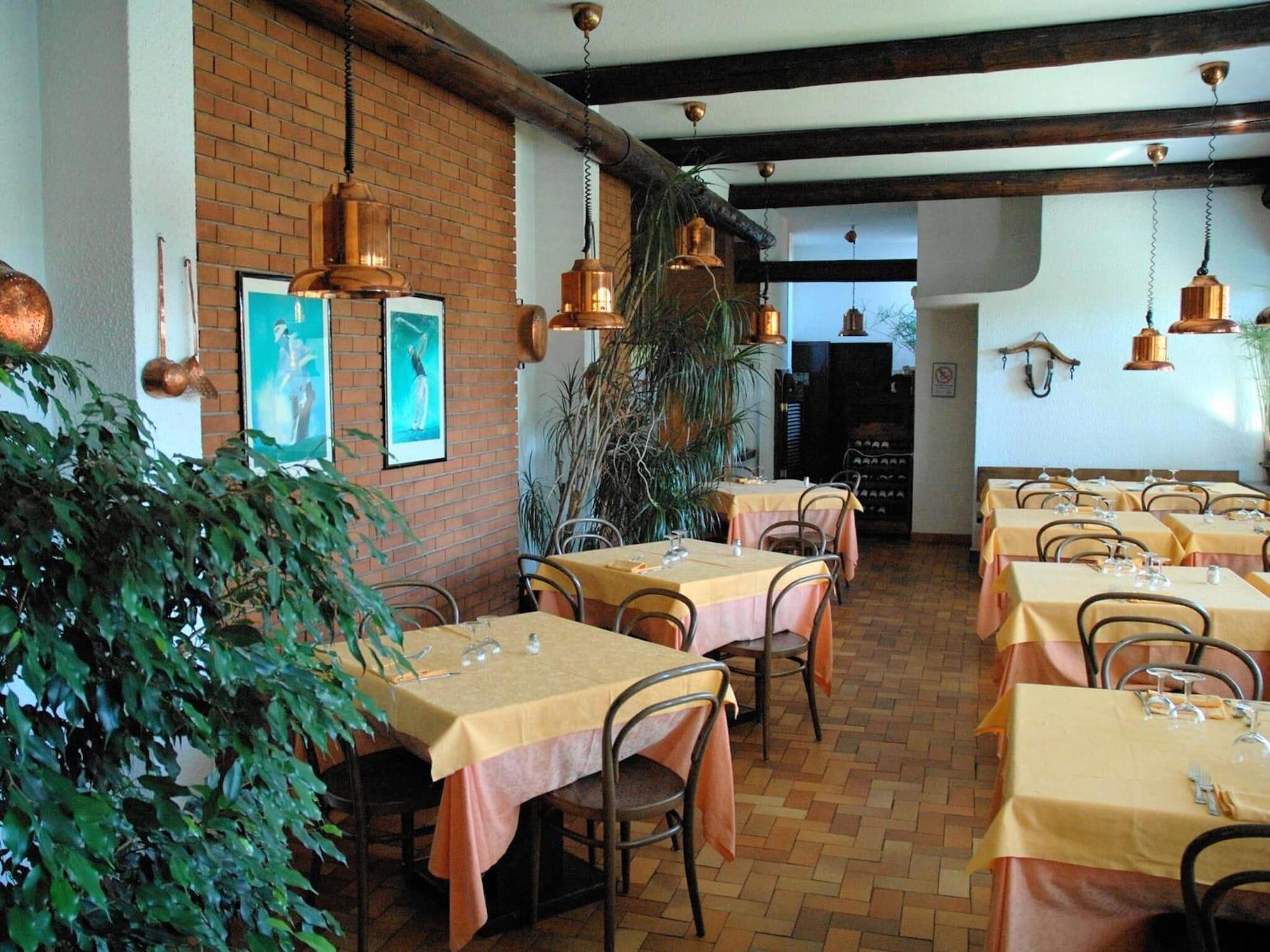 Golf Hotel Lainate Exterior foto